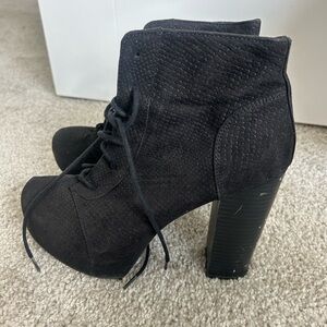 Black Textured Women's Ankle Boots